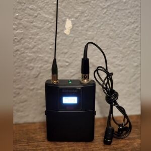 SHURE wireless transmitter qlxd1 j50 572-636mhz